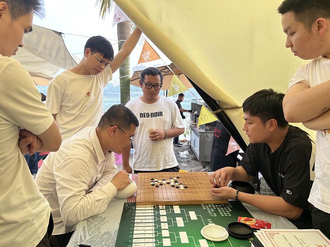 五子棋比賽現(xiàn)場。楊鈺 攝（2）.jpg